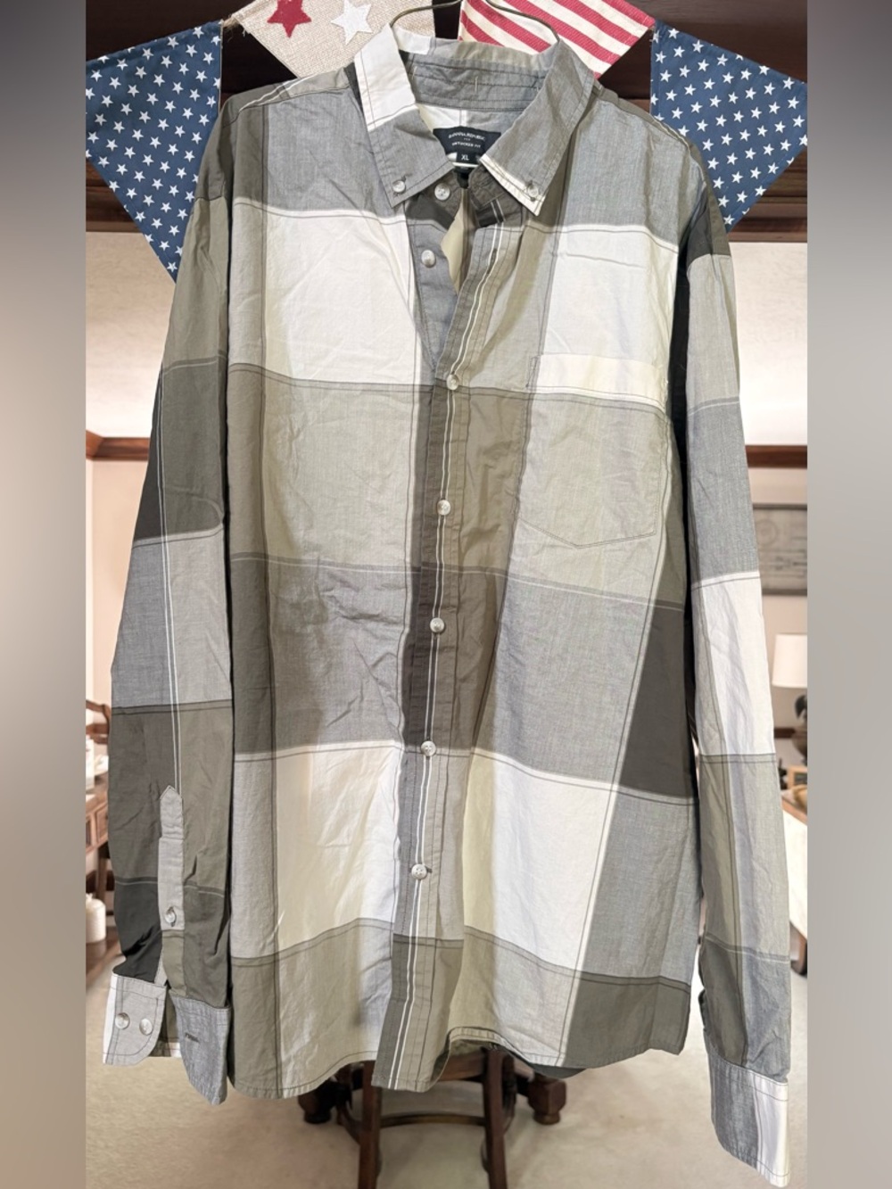 Banana Republic Men's XL Plaid Button-Down Shirt Olive/White/Gray Untucked Fit